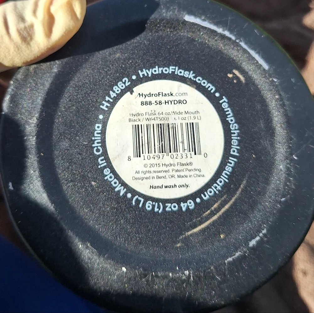 Hydro Flask Black Insulated Bottle 64 Oz. - Picture 6 of 9